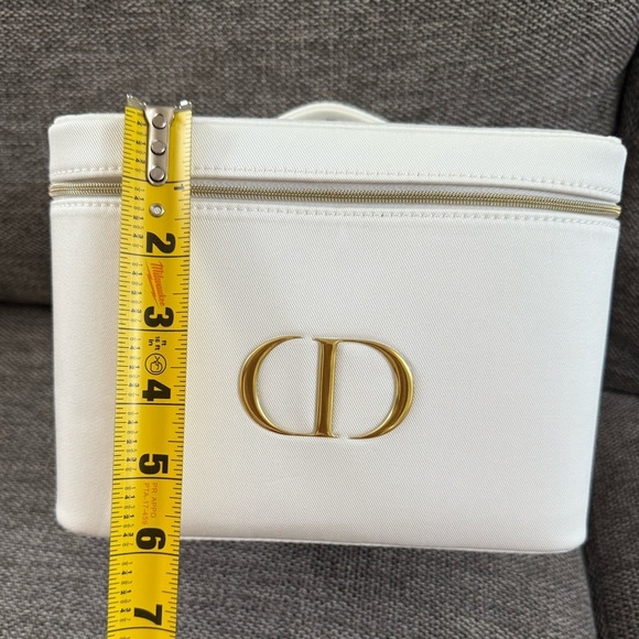 DIOR Prestige Lifestyle Set White Vanity Pouch Cotton Face Towel - Picture 11 of 16